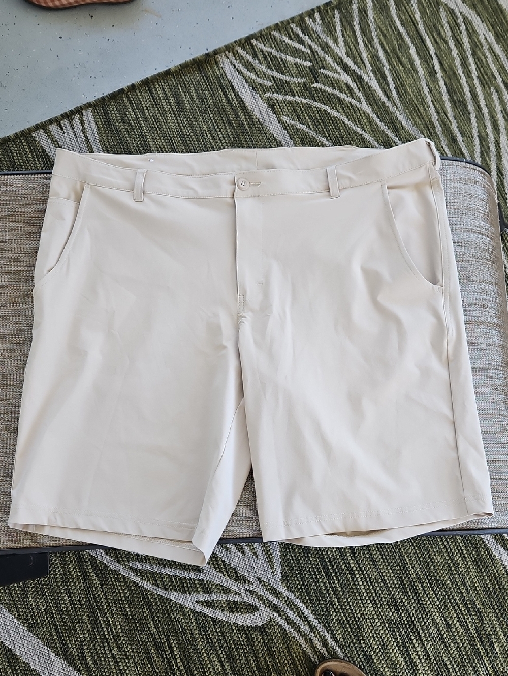 NWOT Columbia Men’s Flat Front Cream Performance Shorts
